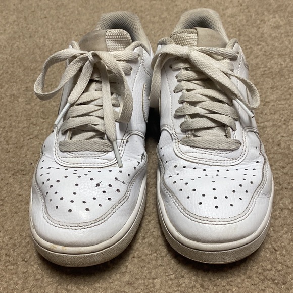 Nike shoes - Picture 2 of 3